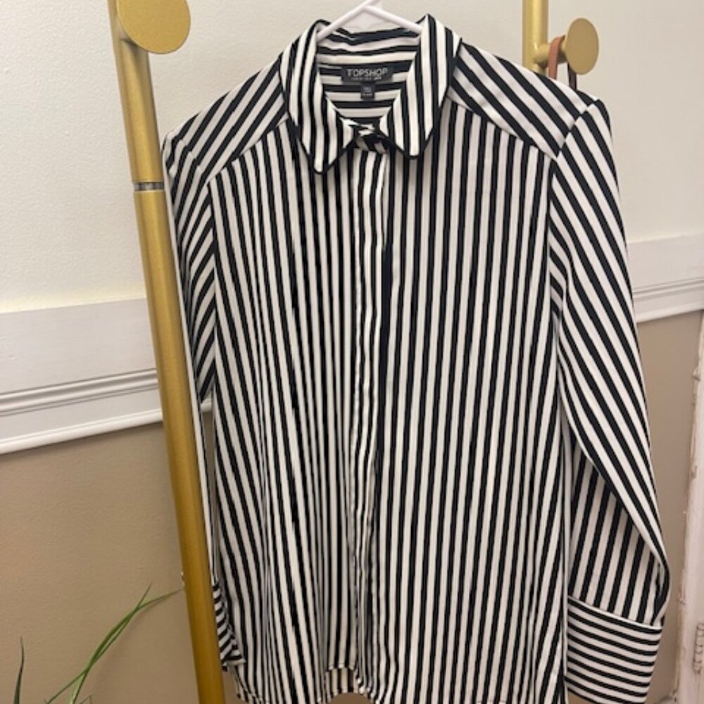 blouse in size 2